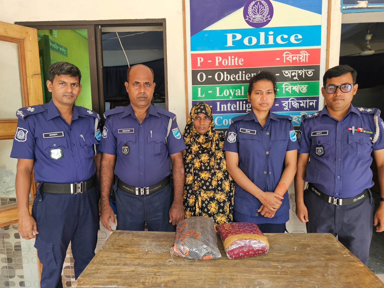 কুলিয়ারচরে ২ কেজি গাঁজাসহ এক নারী মাদক ব্যবসায়ী আটক